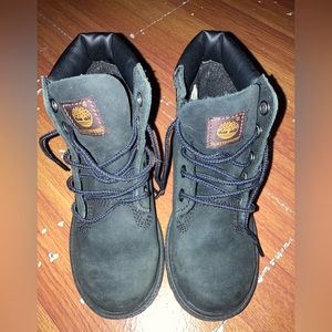 Boy shoes size 9.6 M waterproof